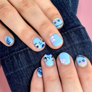 nails_blue_detail